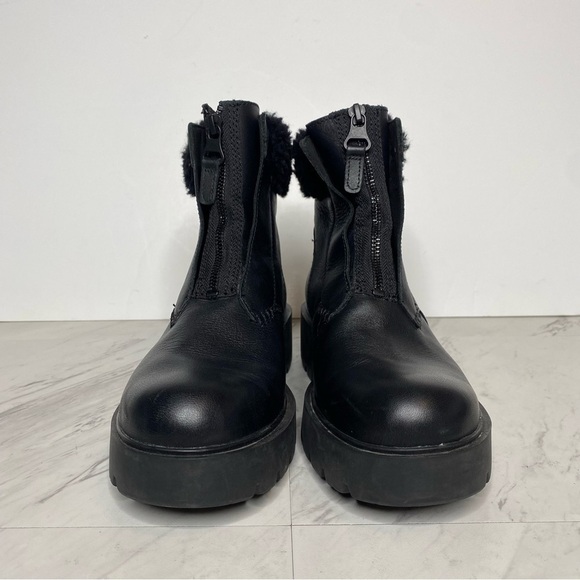UGG Czeriesa Black Leather Boot 9 1/2 - Picture 2 of 15